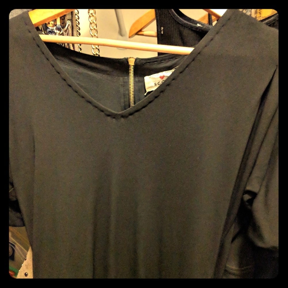 Alice + Olivia scoop size x small